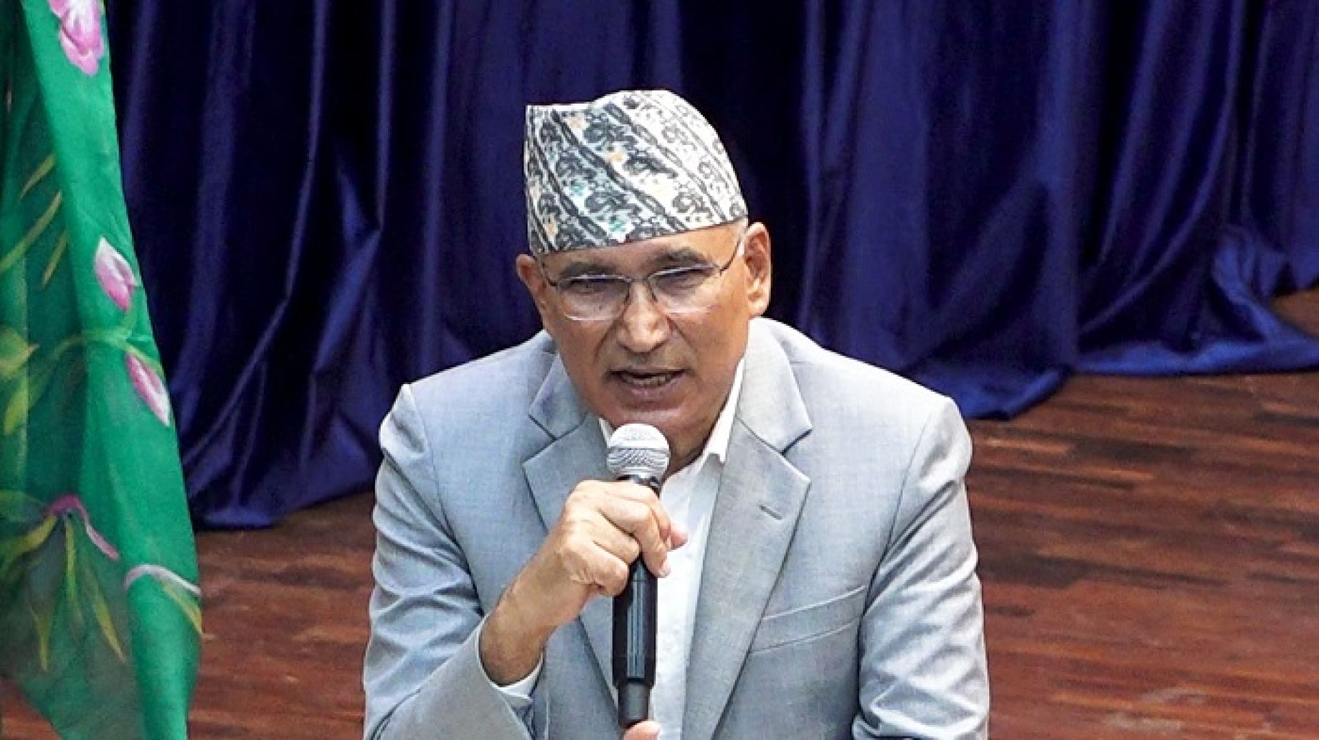 धुलो र हिलोरहित सडकको परिकल्पनालाई सार्थक तुल्याउन काम भइरहेको छः अर्थमन्त्री 